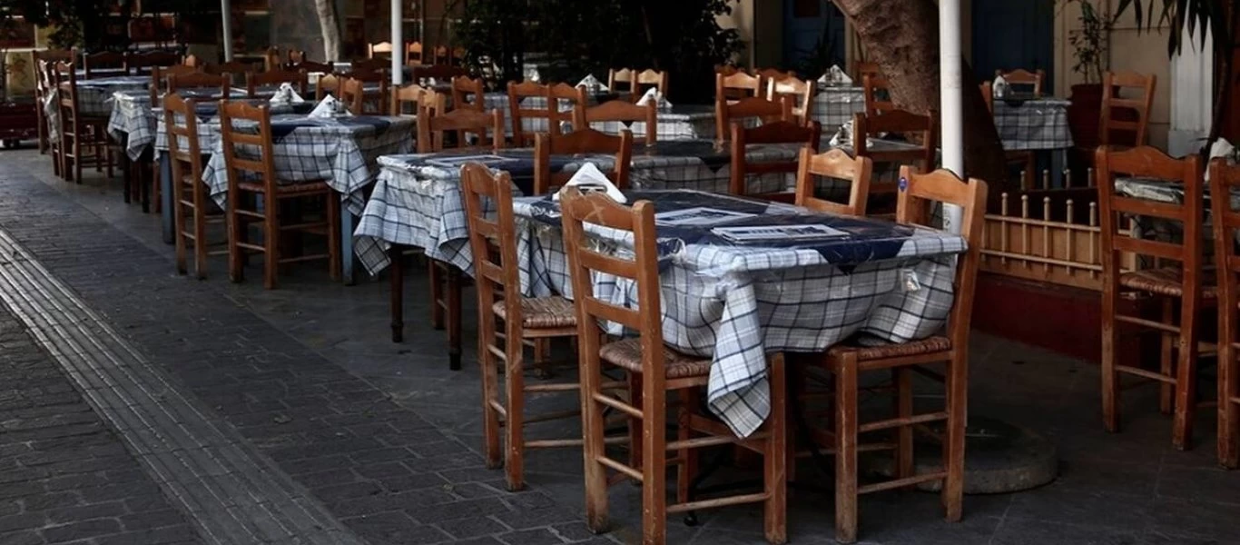 Ελεγκτής του ΕΟΔΥ μπήκε για έλεγχο σε εστιατόριο μόνο με... το μαγιό - Τον κατήγγειλε η ιδιοκτήτρια (φωτο)